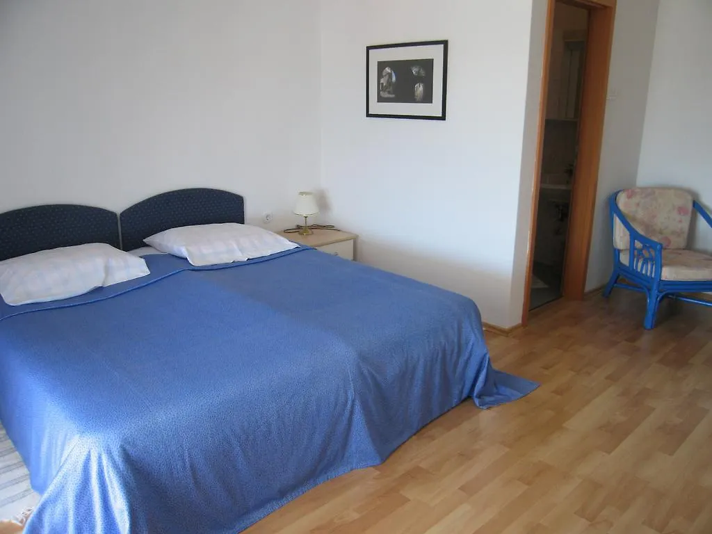 Guest House Zimmer F1 3*, Pula